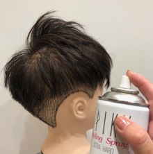 【円形脱毛症　薄毛】スプレーを使って雨風に負けない方法